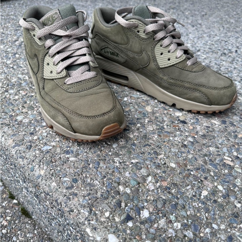 Nike Men's Khaki Green Sneakers